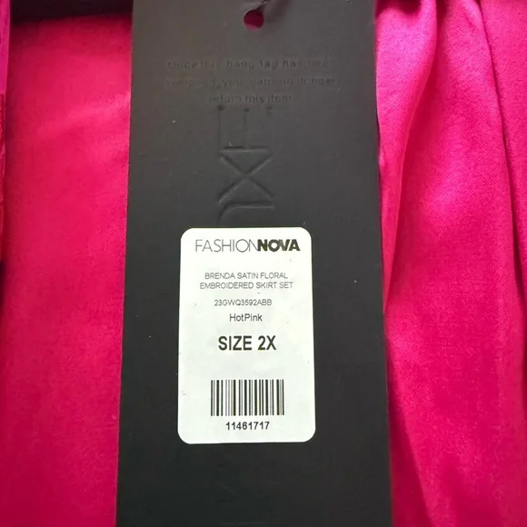 BRAND NEW FASHION NOVA Blazer and skit set !!! GALENTINES SPECIAL 💕💕 - Picture 2 of 4